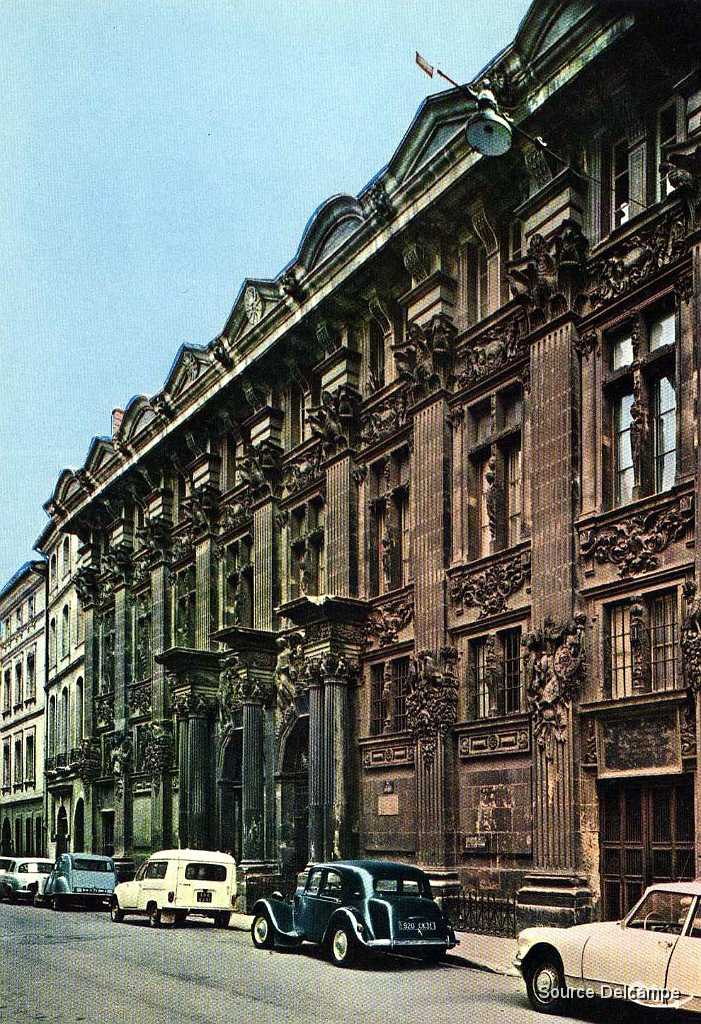 31 Toulouse Hotel de Bagis.jpg